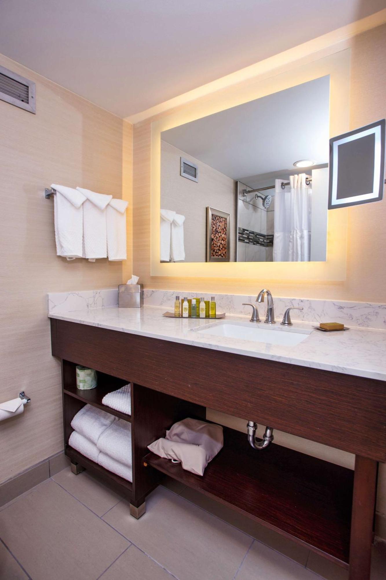 ดับเบิลทรี บาย ฮิลตัน นีนาห์ Hotel Neenah ภายนอก รูปภาพ