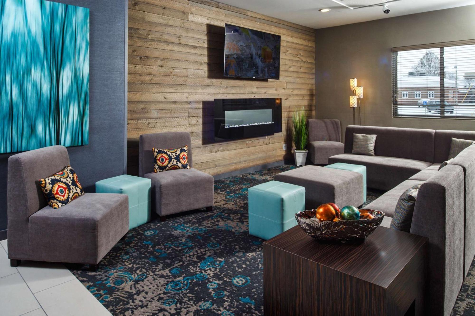 ดับเบิลทรี บาย ฮิลตัน นีนาห์ Hotel Neenah ภายนอก รูปภาพ