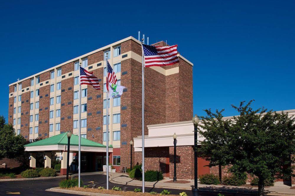 ดับเบิลทรี บาย ฮิลตัน นีนาห์ Hotel Neenah ภายนอก รูปภาพ
